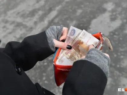Доллар за 100 — уже обыденность? Что ждет рубль в 2025 году — прогнозы экспертов для жителей Поморья