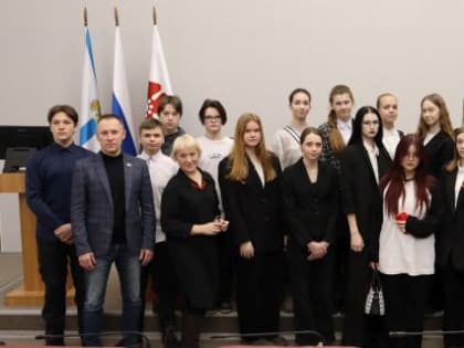 В горсовете провели урок местного самоуправления для школьников