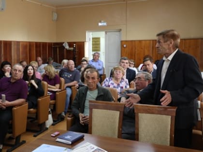 На встрече с общественностью Каргопольского района обсуждались проблемы медицины и сохранения культурного наследия