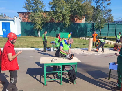 Студенты технологического колледжа Императора Петра I представили Поморье на соревнованиях «Лесное многоборье – 2023»