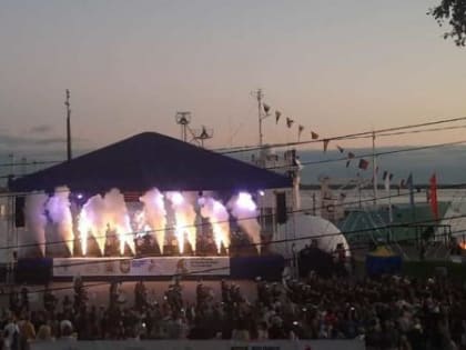 Свето-пиротехническим шоу завершился фестиваль «Дирекцион-Норд» в Архангельске