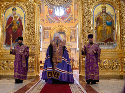 Митрополит Корнилий совершил богослужение в канун четверга Страстной седмицы