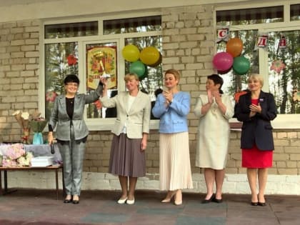 В посёлке Луковецком провели традиционную передачу Кубка школы