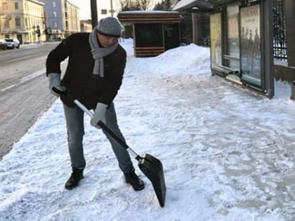 Рекламщик ударил «соцфитом» по заснеженным архангельским тротуарам