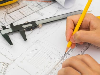 Президент России Владимир Путин поручил вернуть уроки черчения в российские школы в следующем году