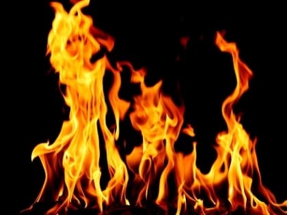 На Карла Либкнехта в Архангельске вспыхнул автомобиль