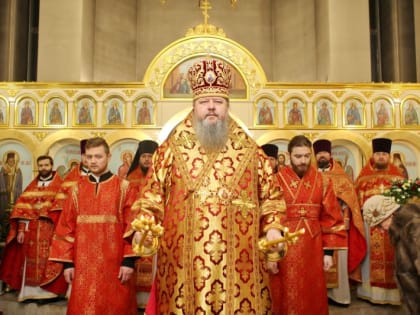 Митрополит Корнилий совершил Литургию в храме Новомучеников земли Архангельской
