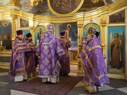 Митрополит Корнилий совершил Литургию и панихиду во вторую великопостную субботу
