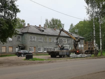 В 2019 году продолжаются работы по благоустройству Центрального сквера с. Карпогоры