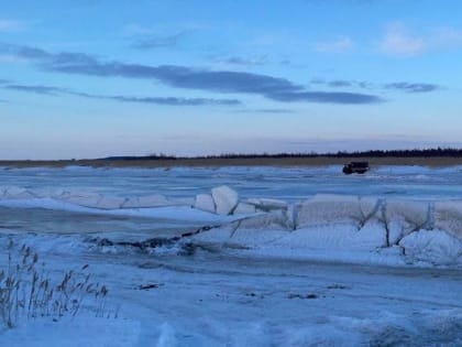 Четыре человека провалились под лёд под Архангельском, двое погибли