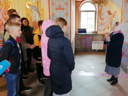 Ученикам школ Приморского района в уемском храме рассказали о воинских православных традициях