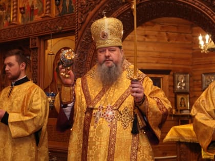 Митрополит Корнилий совершил всенощное бдение в храме апостолов Петра и Павла в Карпогорах