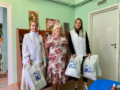 Сотрудники Штаба общественной поддержки доставили «Коробку Храбрости» в онкологическое отделение областной детской больницы