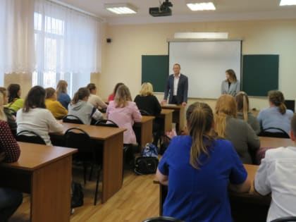 Студентам Архангельского медицинского колледжа рассказали об условиях работы фельдшера