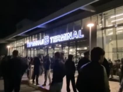 «Двое — в крайне тяжёлом состоянии»: в беспорядках пострадали более 20 человек, среди них — полицейские