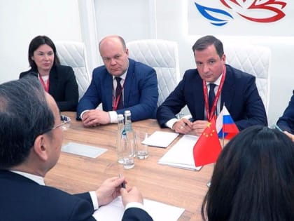 Глава Поморья Александр Цыбульский встретился с представителями Китая и Узбекистана