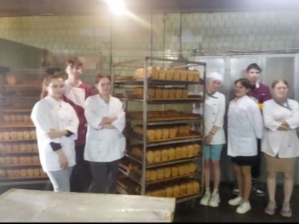 Обучающиеся Красноборского лесотехникума совершили экскурсию на хлебопекарню