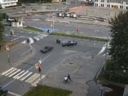 В Северодвинске водитель легковушки не заметил встречный мопед