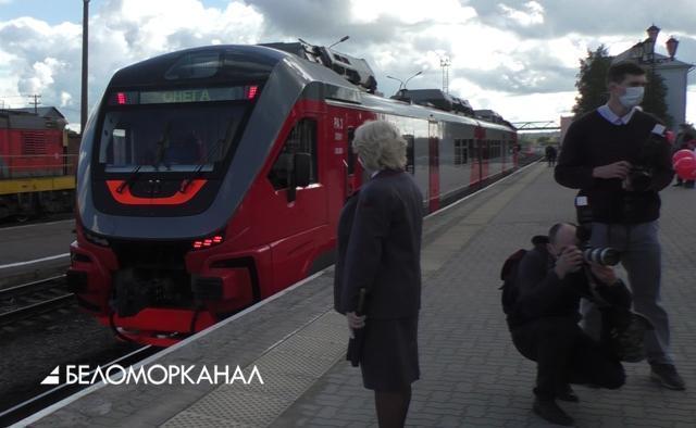 Электричка онега. Орлан поезд Архангельск. Поезд Архангельск Онега. Орлан Архангельск Северодвинск поезд. Орлан Архангельск Карпогоры.