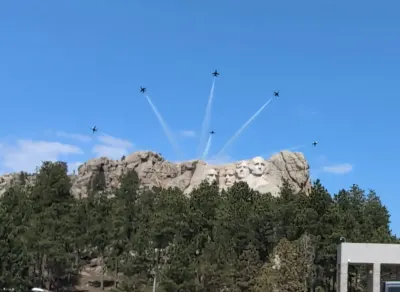Perfect timing to see them come from behind the monument