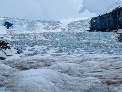 Zoomed view up Athabasca glacier