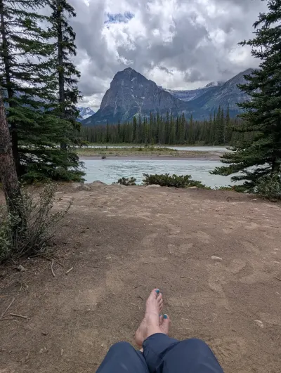Rest stop at the banks of the Mistaya River