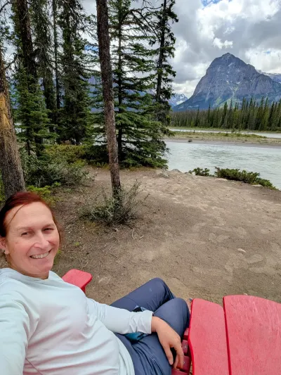 Rest stop at the banks of the Mistaya River