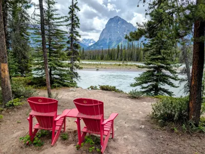 Rest stop at the banks of the Mistaya River