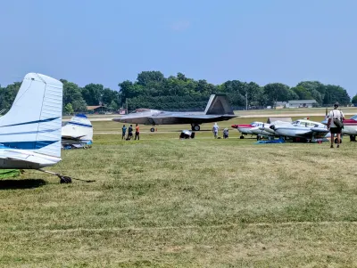 F-22 taxiing past "Comanche Town"