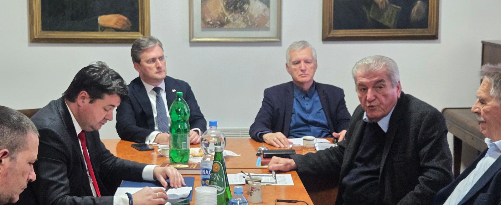 ОДРЖАН ОКРУГЛИ СТО О РЕЧНИКУ С/Х ЈЕЗИКУ И ЗАХТЕВУ ДА СЕ  ИЗМЕНИ У РЕЧНИК СРПСКОГ ЈЕЗИКА