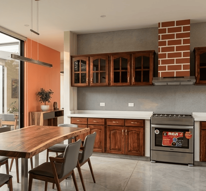 Pantry pequeño con puertas de vidrio