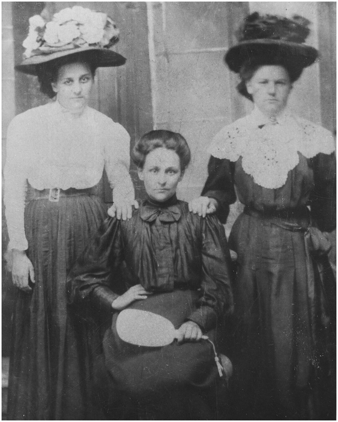 Portrait vintage avec contraste amélioré et rayures réduites