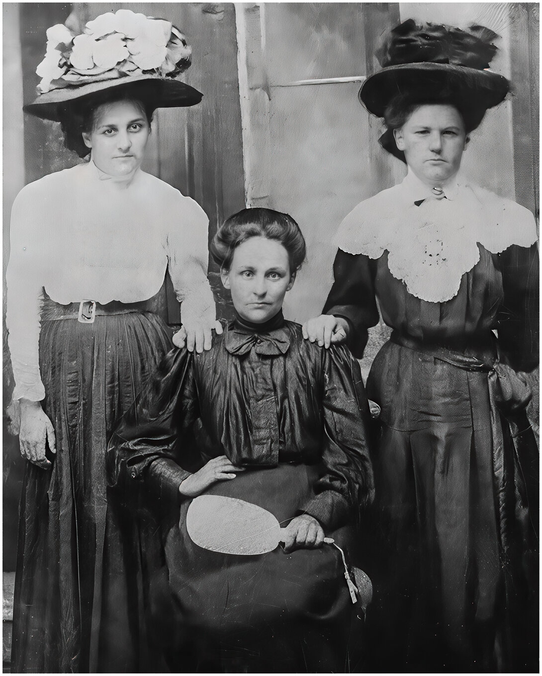 Portrait vintage accentué avec des détails faciaux améliorés