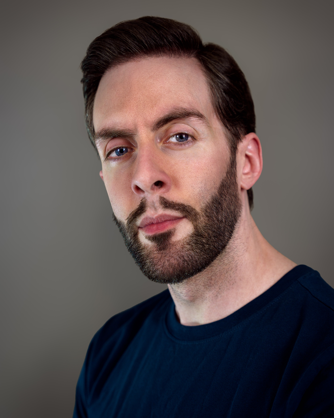 Portrait d'un jeune homme, légèrement retouché