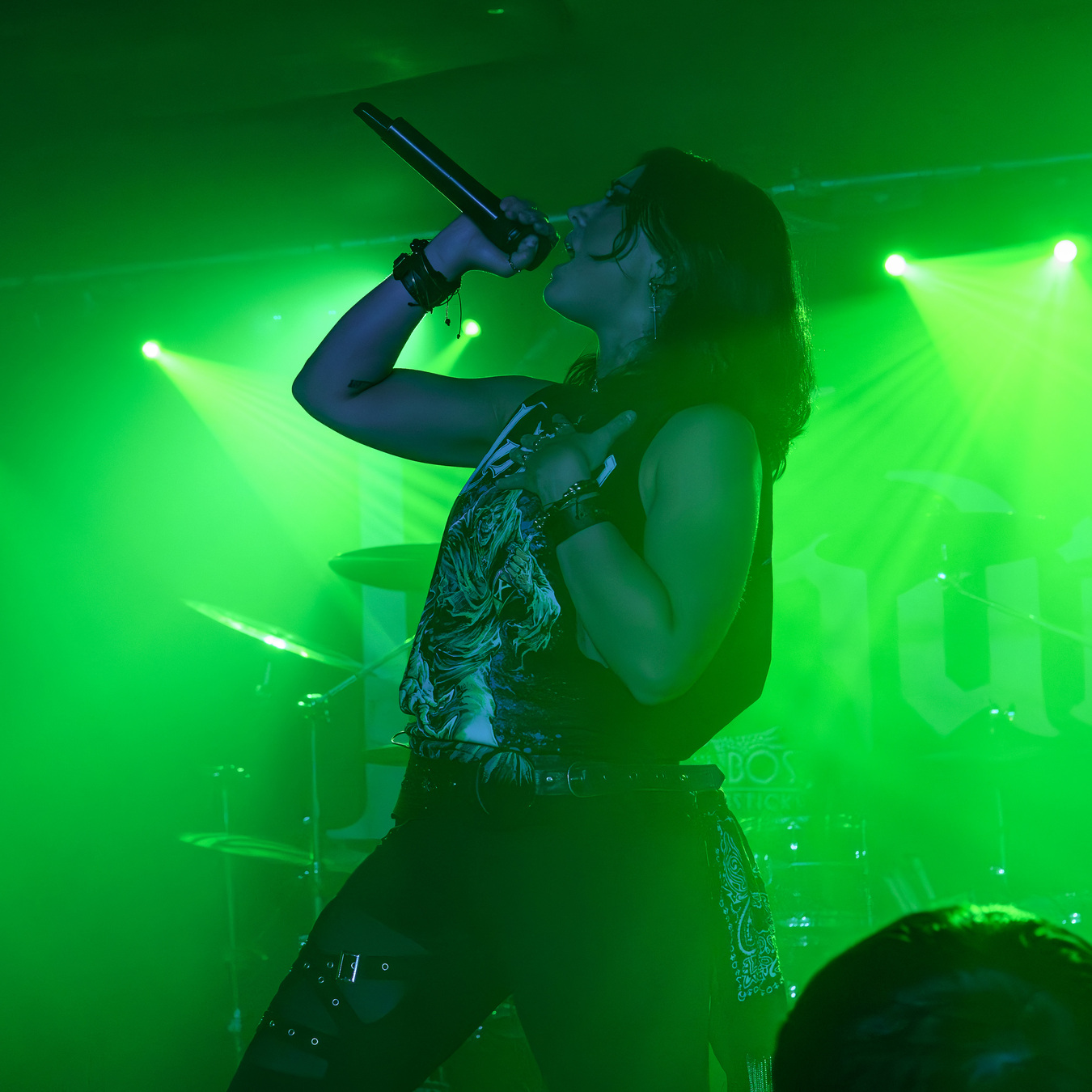 Krista Shipperbottom et le groupe Lutharo donne une performance à Québec