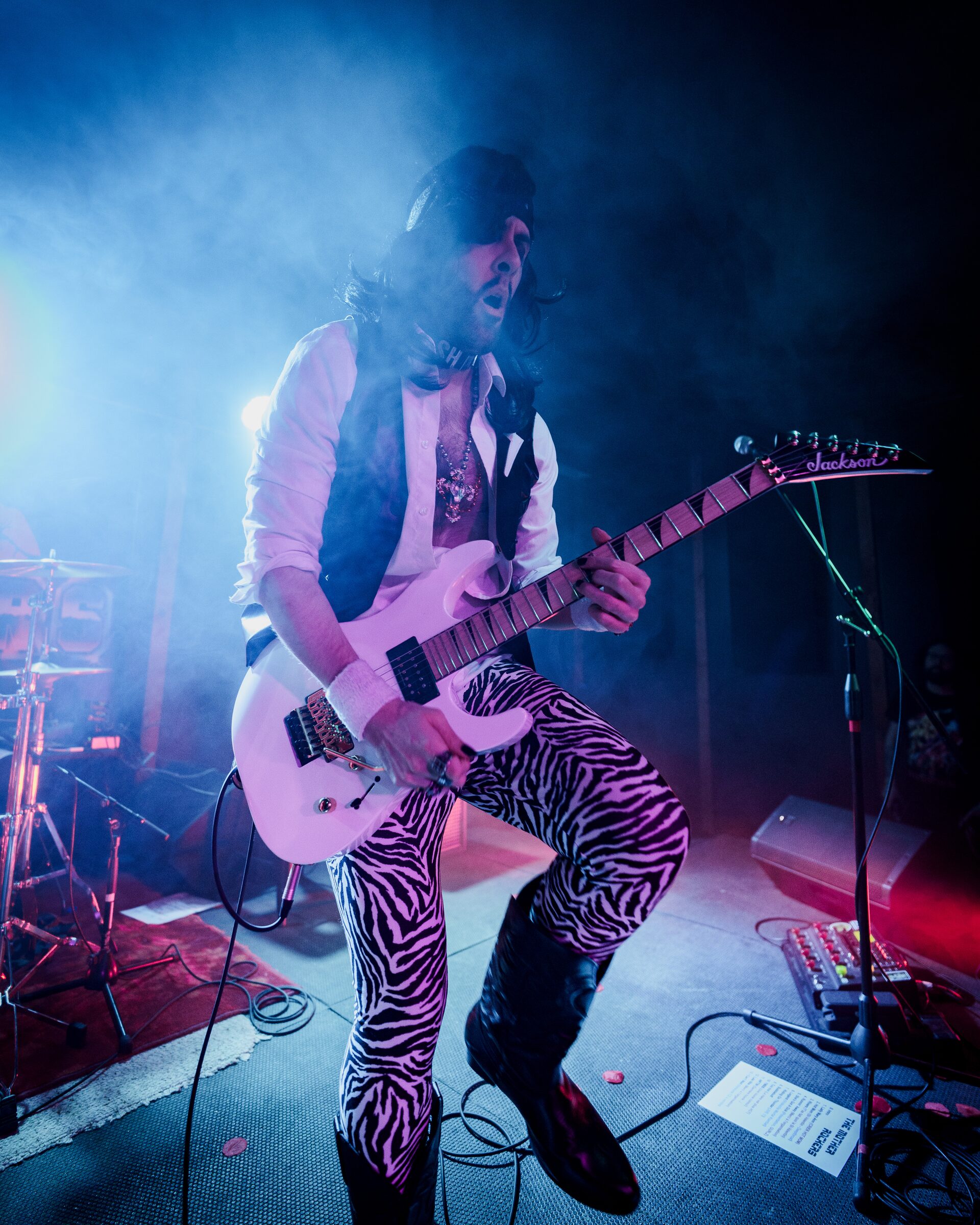 Musicien de Mother Rockers en plein solo au Sonum Fest