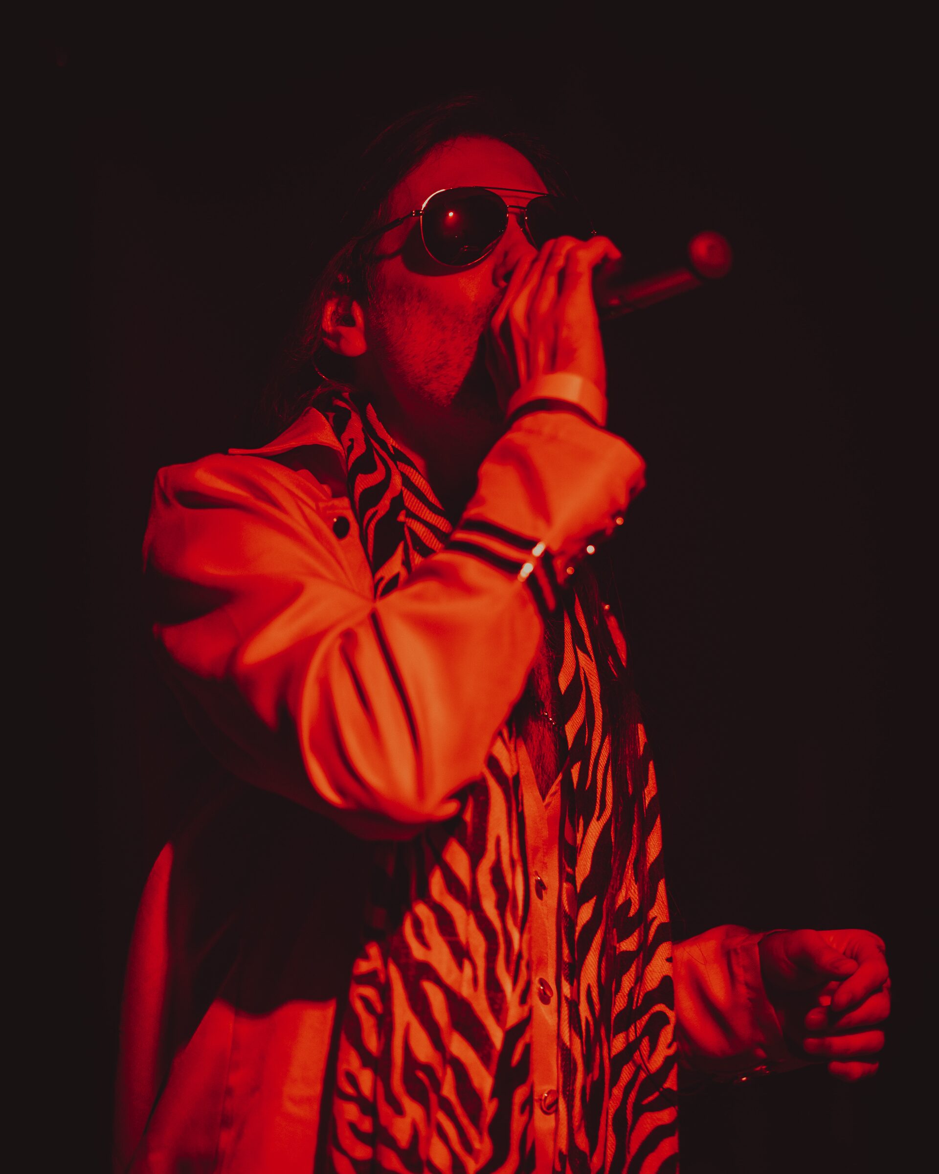 Portrait sur scène pendant le show Mother Rockers