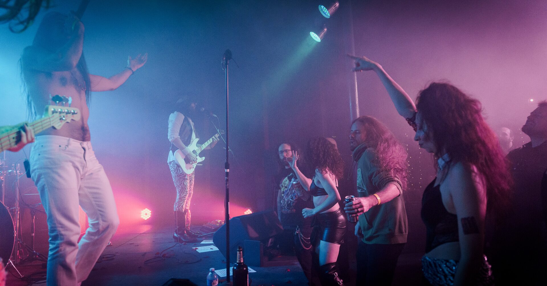 Scène du Sonum Fest pendant le party de la St-Valentin Kinky