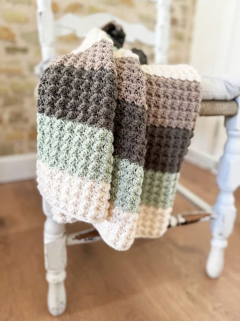 ## Simple Crochet Baby Blanket (Blanket Stitch)