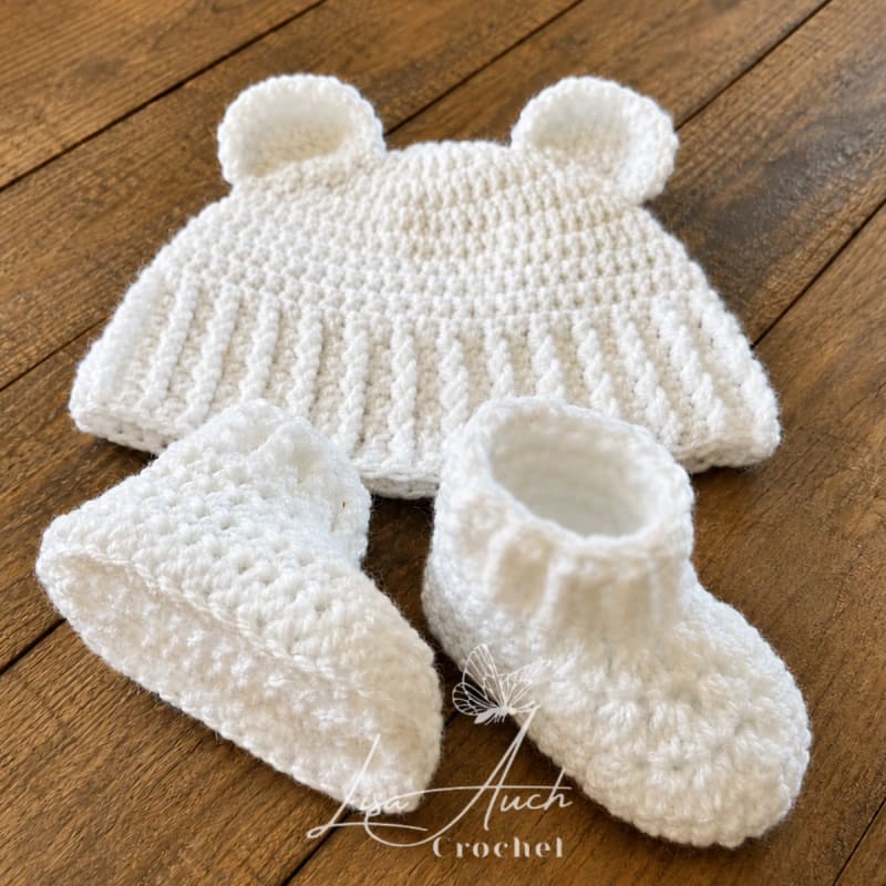 ## Baby Bonnet & Booties Gift Set