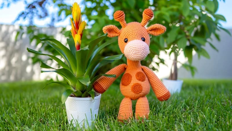 ## Ginnie the Giraffe — Free Amigurumi Pattern