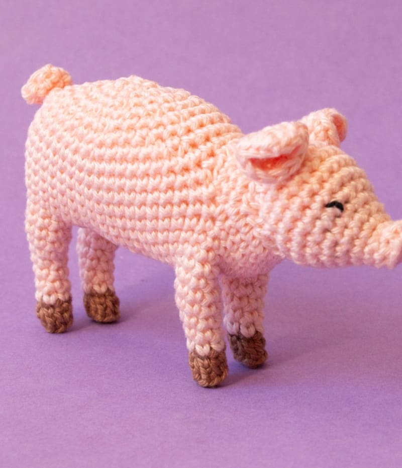 ## Free Crochet Pig by Stella's Yarn Universe