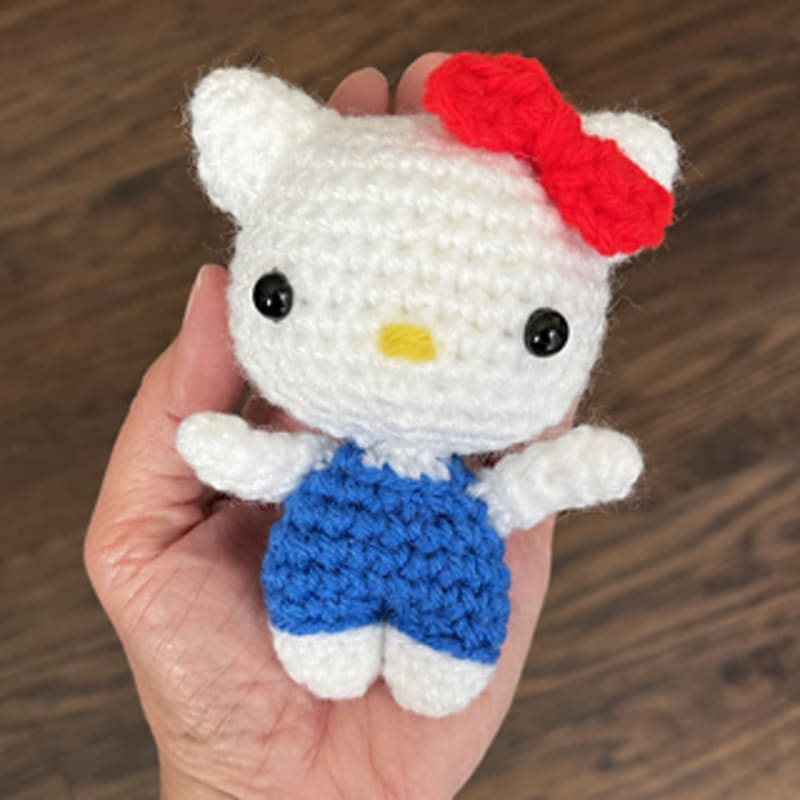 ## Hello Kitty Amigurumi by Ellie Loh