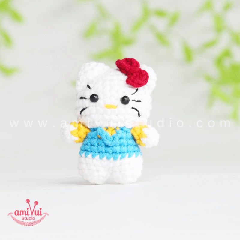 ## Hello Kitty Keychain by Ami Ami