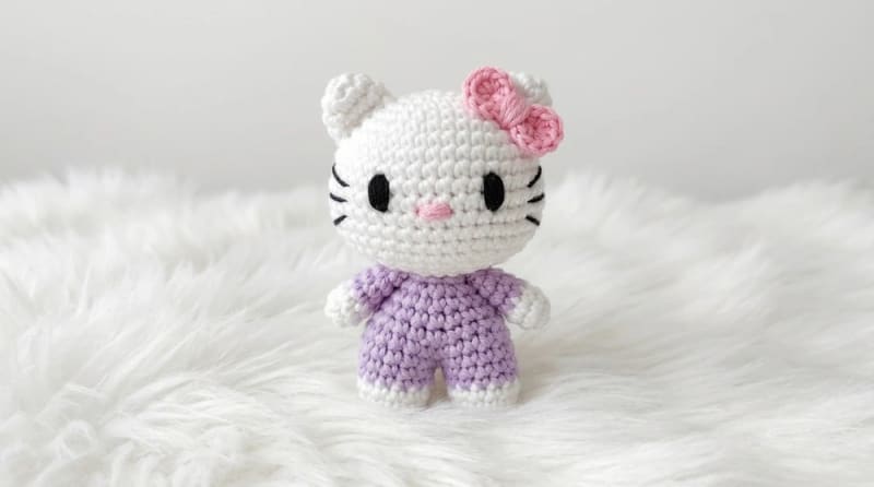 ## Hello Kitty Amigurumi Keychain