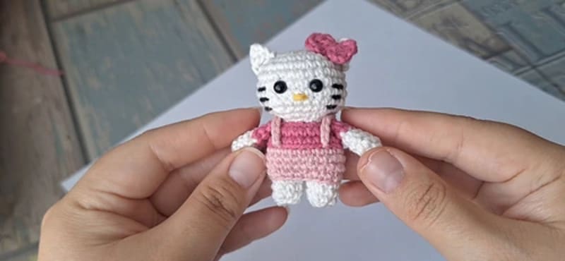 ## Hello Kitty Amigurumi by Paulina Contreras Norambuena
