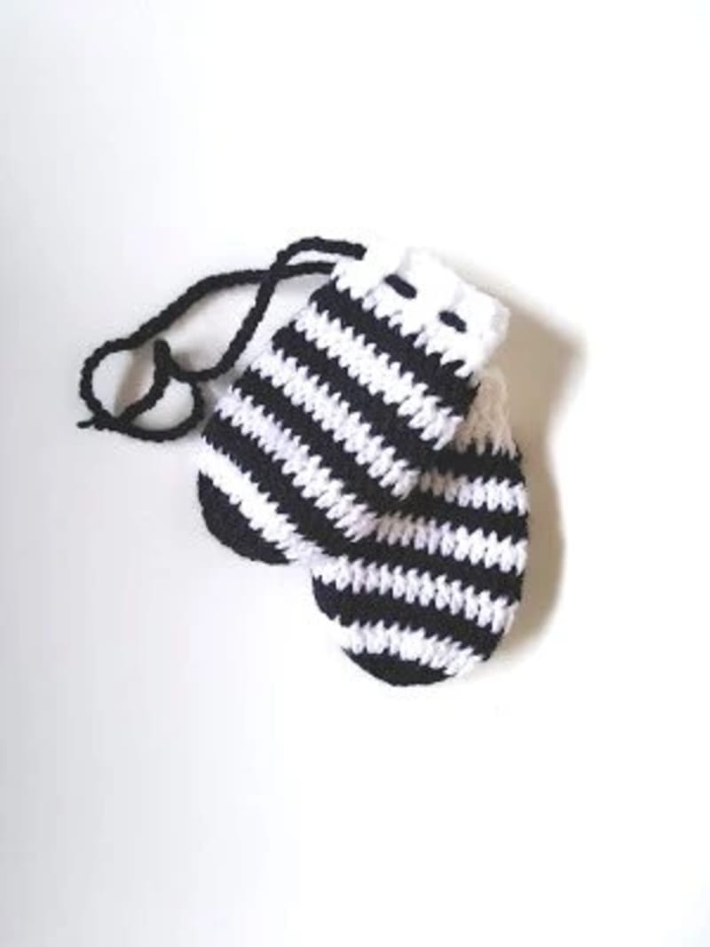 ## Baby Crochet Mittens by Mery Crochet