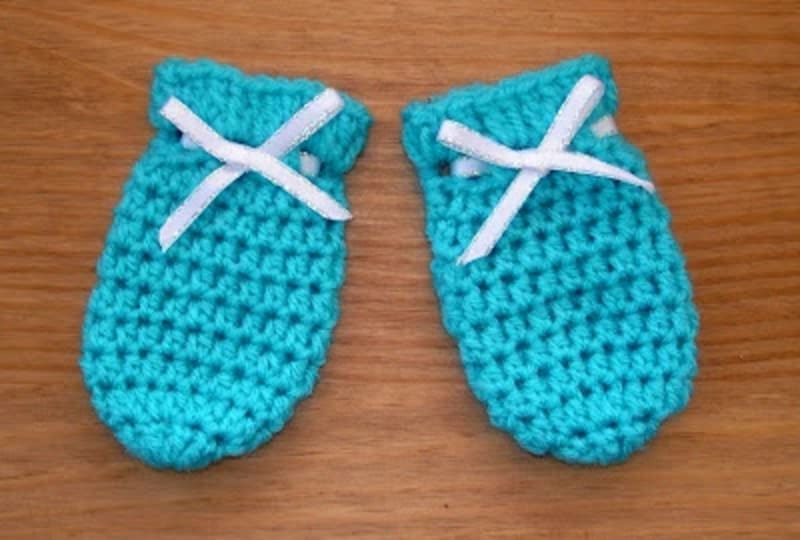 ## Cute Crochet Newborn Baby Mitts by Marianna Mel