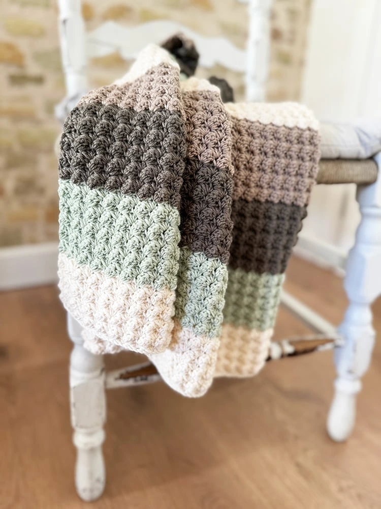 ## Simple Crochet Baby Blanket (Blanket Stitch)
