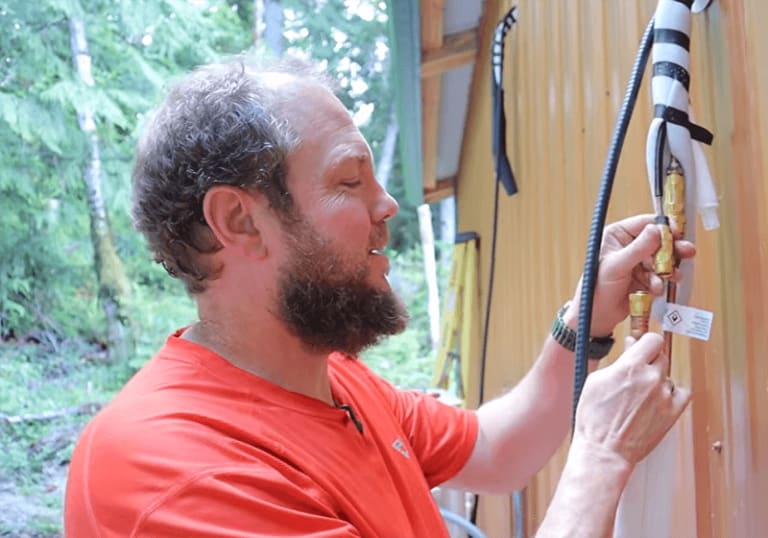 Best Way to Heat and Cool Off-Grid: One Family’s DIY Install